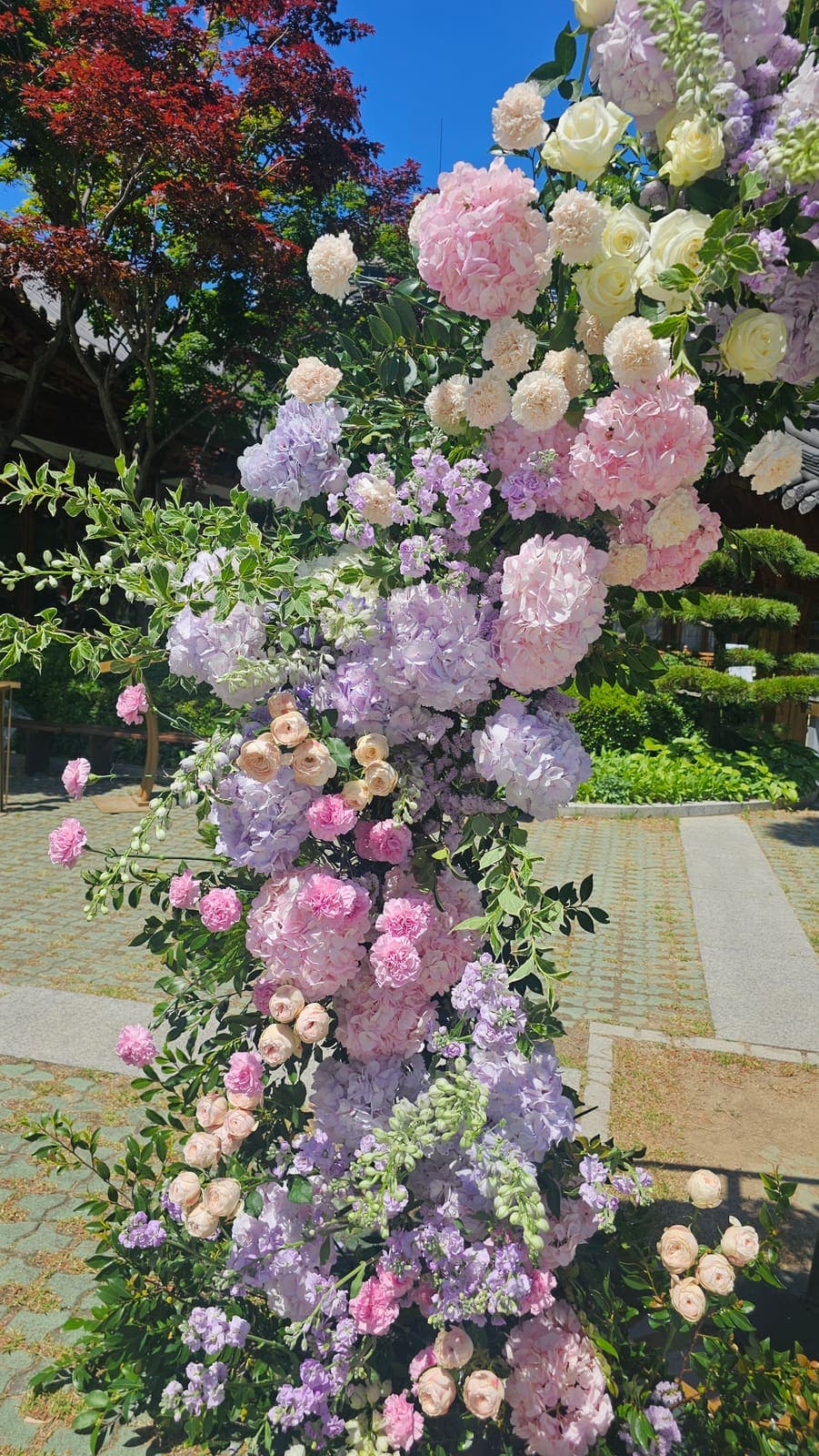라벤더 수국과 로즈 클러스터 디테일